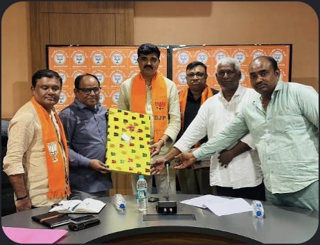 Hardikbhai Tamaliya with BJP workers at local election meeting