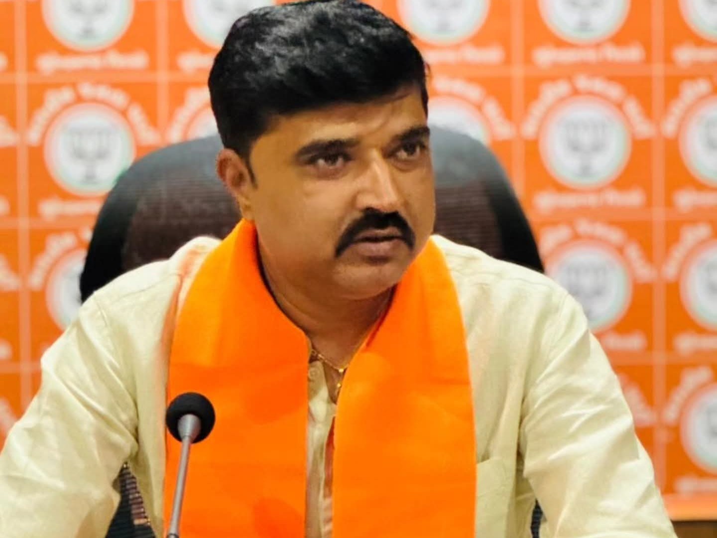 Hardikbhai Tamaliya addressing a BJP Gujarat press briefing