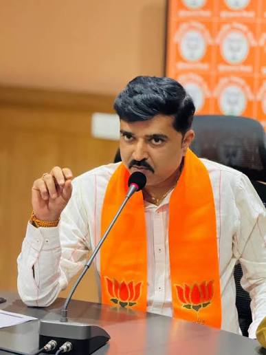 Hardikbhai Tamaliya at a district organizational meeting